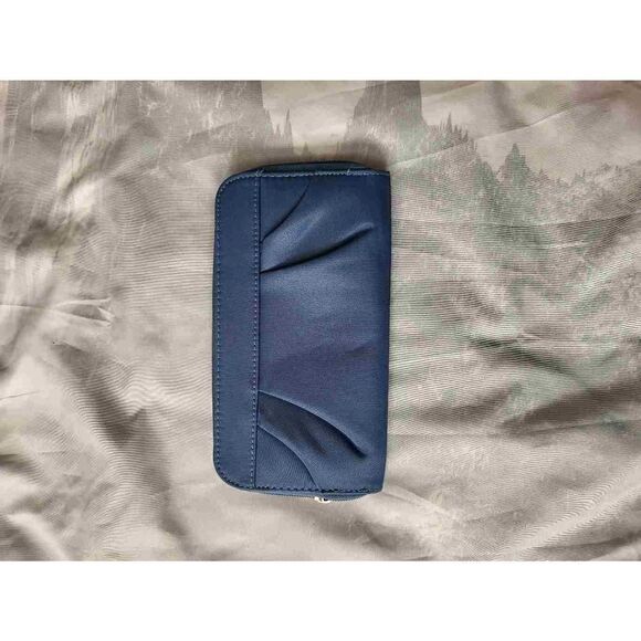 NWOT Wallet  - Picture 1 of 1